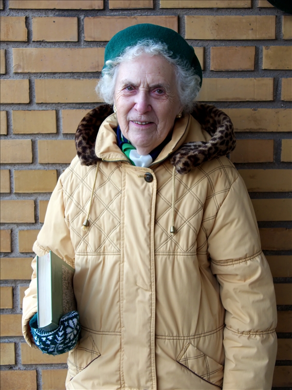 Elderly_Woman_Going_to_School.jpg