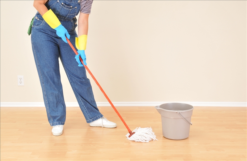 Homecare_Cleaning_Floor.jpg
